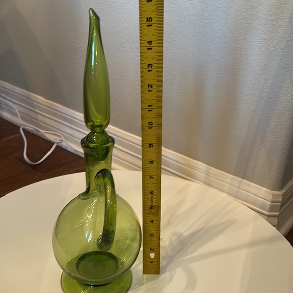 Olive Green glass decanter with flame stopper - Picture 12 of 17